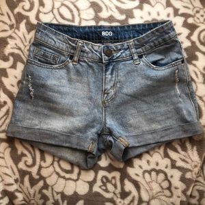 BDG MID RISE ALEXA DENIM SHORTS